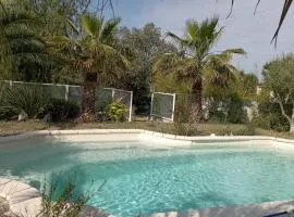 Villa plain-pied avec piscine californienne privée