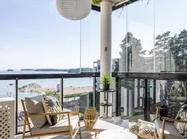 1-Bedroom Beachfront Apartment with Balcony, Sauna and Parking in Helsinki Aurinkolahti