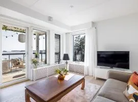 1-Bedroom Beachfront Apartment with Balcony, Sauna and Parking in Helsinki Aurinkolahti