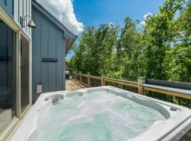 Heart Lake Cabin - Hot Tub & Game Room