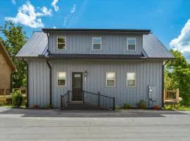 Heart Lake Cabin - Hot Tub & Game Room