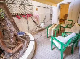 Sunny Garden Apartment in central kolonaki Athens
