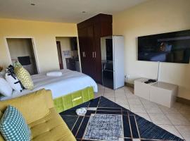 Ocean View Villas F3, hotel com piscina em Port Edward