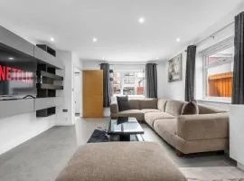 Sleeps 6 Manchester home by City SuperHost