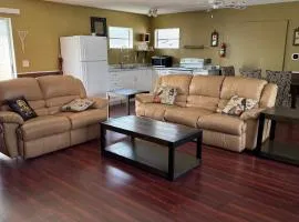 LARGE 2bed 1bath Near Beach & Downtown with KING BED