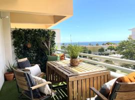 Lux Apt in Priv Condo with Pool, near Beach, Parking & Easy Access to Lisbon, kondo-apartman u gradu 'Parede'