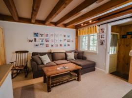 Cozy Condo, Minutes from Sunday River, condo in Bethel