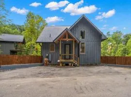 Lakeside Country - Hot Tub Retreat with Lake Access