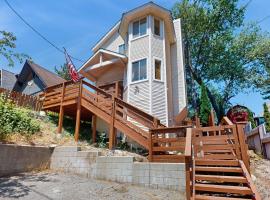 2BR Cabin - Close to Big Bear and Lake Arrowhead、Arrowbear Lakeのホテル
