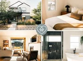 Colorful Sunnyside Escape - Walk to Dining & Parks