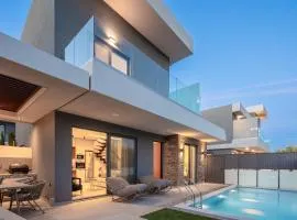 VillaSaints I Private Pool Villas, Walk to Beach, BBQ