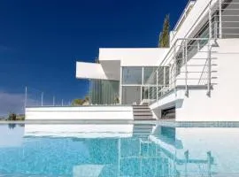Peaceful Oasis in Jávea Villa with Sea Views and Pool