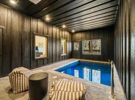 Parkway Pool Oasis - Pool Game Room & More