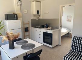 Studio au coeur du village, hotel a Hauterives