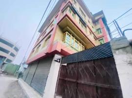 Hotel O East Lodge Inn โรงแรมในAnantnāg