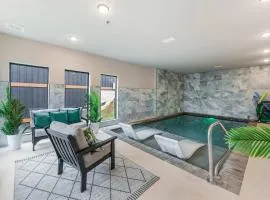 Smith Creek Resort - 5 Bedrooms 20 Guest - Indoor Pool - Resort Amenities