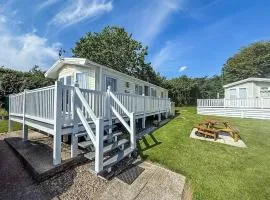 Beautiful Caravan With Decking & Wifi At Carlton Meres Park Ref 60002R