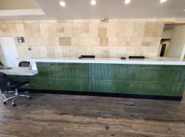 The Grand Inn Peoria, hotel dicht bij: Vliegbasis Luke - LUF, Peoria
