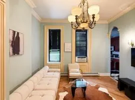 Old Charm Modern Comfort 5 min to NYC BBQ