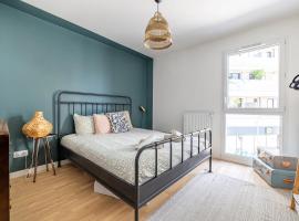 Spacious 2 bedrooms with Parking, Terrasse, near Metro 3, khách sạn ở Bagnolet
