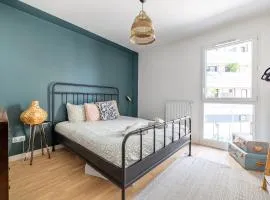 Spacious 2 bedrooms with Parking, Terrasse, near Metro 3