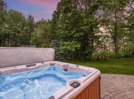 Lakes Region Retreat, Hot Tub & Fire Pit, Game Room