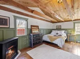 The Old Barn Farmhouse - Rustic Beauty & Serenity