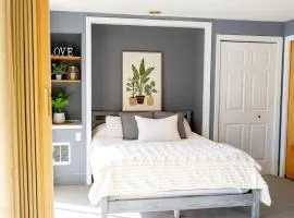 The Cozy Cove - Walk to Concerts & Lake