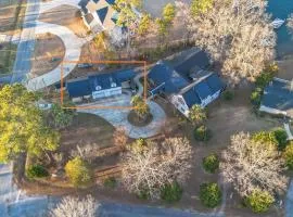 Gilbert Lake-View Apt – Luxury + WiFi