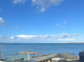 The Boat Cottage - private beach access, Hotel in Donaghadee