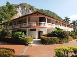 Hotel Villa De Los Angeles, hotel com banheiras de hidromassagem em Villavicencio