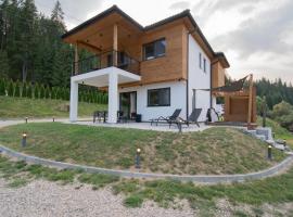 Hyggemate - Nordic Villa with Sauna & Jacuzzi Retreat, casa de campo em Sarnitsa