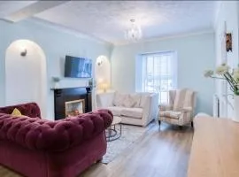 Family-Friendly Pink Cottage Central Tenby