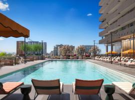 Sentral Sol Modern, hotel amb banyeres d'hidromassatge a Phoenix