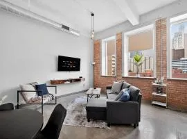 Stunning Downtown Apartment with Pool, Laundry, Parking