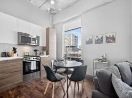 Stunning Downtown Apartment with Pool, Laundry, Parking