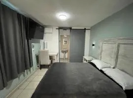 9 VENATOR House Boutique