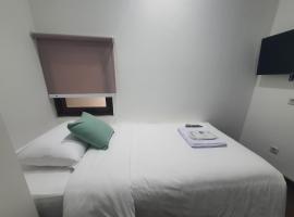 The Breakout Room BSD 1、スルポンのホステル