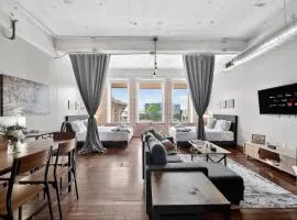 Stunning Downtown Apartment with Pool, Laundry, Parking