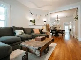 Luxe Farmhouse near Deep Ellum, Downtown & Bishop Arts