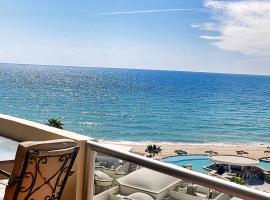 Beachfront Condo on Sandy Beach, Las Palmas Resort, 24hrs Security, Free Parking, Free Wi-Fi, resort en Puerto Pe&ntilde;asco