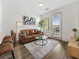 Chic 1BR Frisco Stay, King & Sofa, Pool & Gym