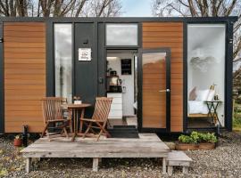 Kiwi Farm Cabin 1 by Tiny Away – hotel w mieście Waitoki