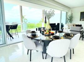 Luxury 2BR Bolongo Ocean View Private Beach, Hotel in Higuera Blanca