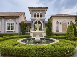 Massive Private 4BR Townhouse Pool& Gym Bangna