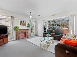 Hampton Spacious House & Pool
