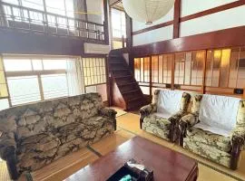 自然に囲まれた海沿いの広い一軒家 貸切 佐渡 古民家 レッドジャスパーRedjasper