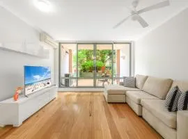 Redfern 2Br Near CBD Shopping Center with Pool & Gym