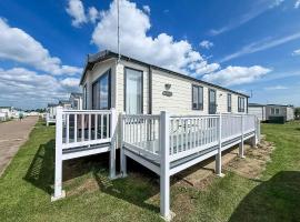 Stunning 6 Berth Caravan, Close To The Beach In Suffolk Ref 68067Cr, hotel v destinaci Lowestoft