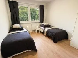 Monteurwohnungen mit TV, Internet, Parkplatz, Waschmaschine, Küche, Balkon, Restaurants und Supermarkt
